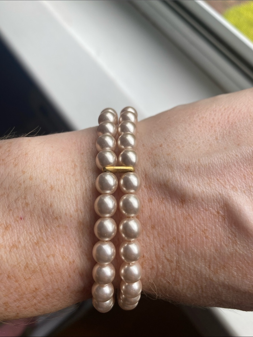 Classic Pearl Coil Bracelet in Light Pink - Unbranded